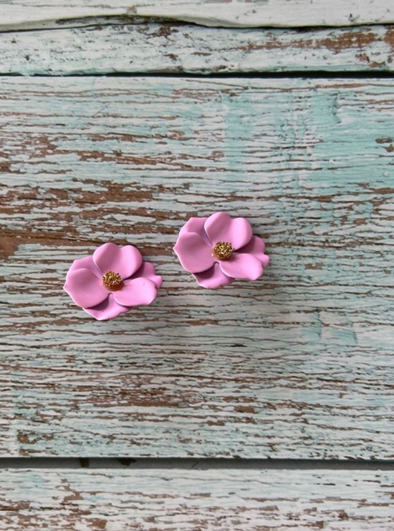 Women’s Pink Floral Stud Earrings – Elegant Everyday Bloom