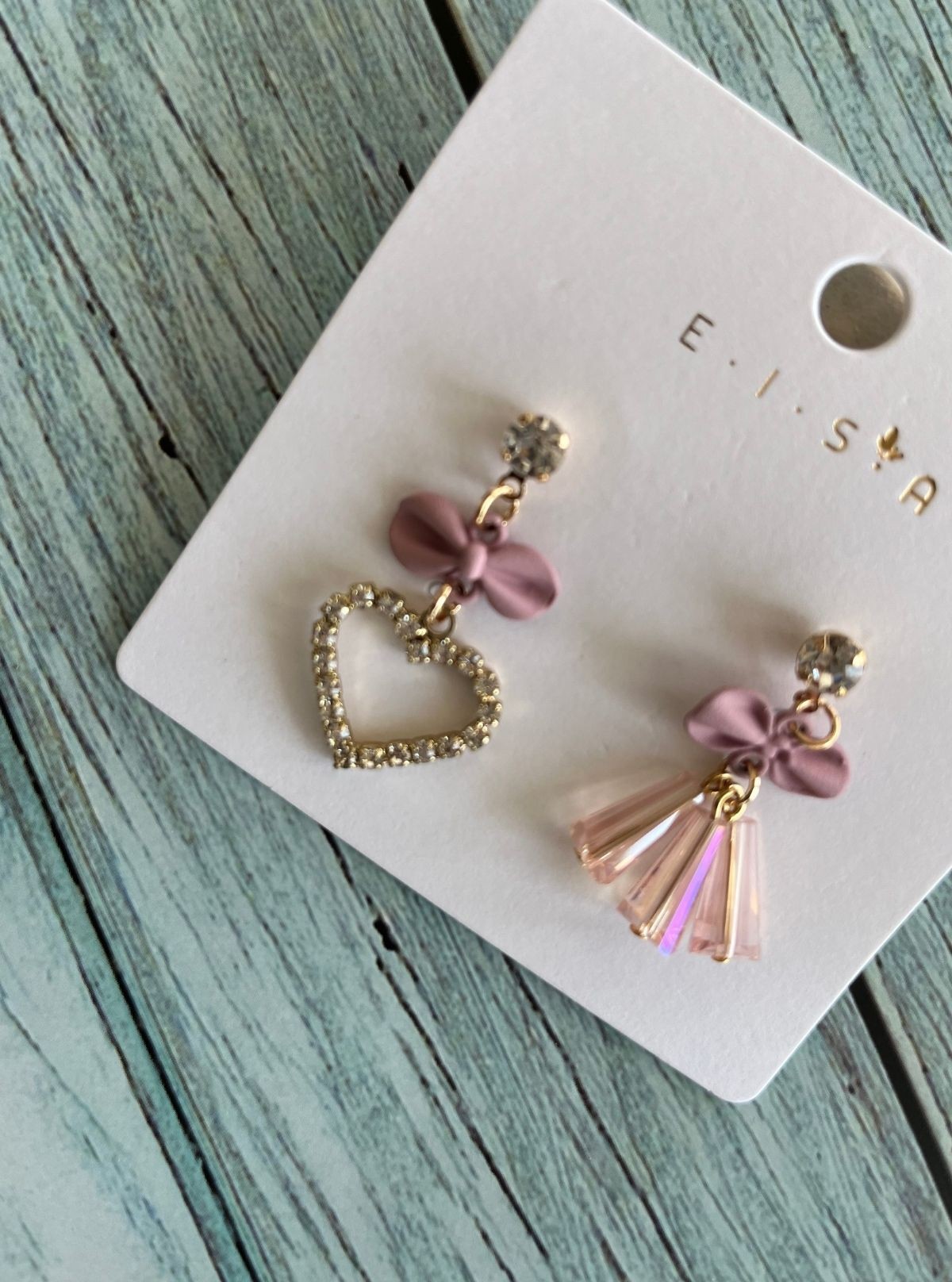 Women’s Winsome Aesthetic Earrings – Elegant & Artistic Statement