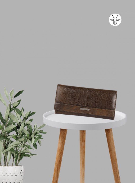 Light Brown Soft Leather Clutch Wallet – Elegant & Functional Accessory